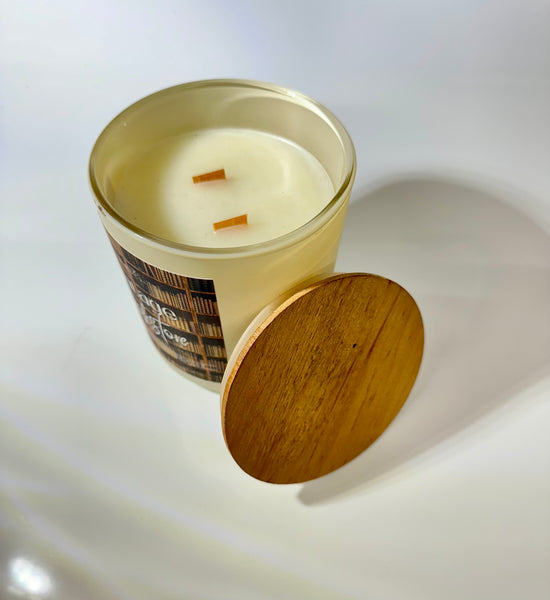14 oz Wood wick Vintage Bookstore