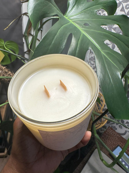 14 oz Wood wick Vintage Bookstore